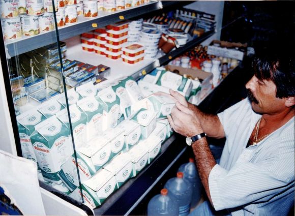 Der Kampf um die besten Verkaufsplätze war dank Qualität zu gewinnen. Einreihen ins Regal. Der Kampf um die besten Verkaufsplätze war dank Qualität zu gewinnen. Einreihen ins Regal.