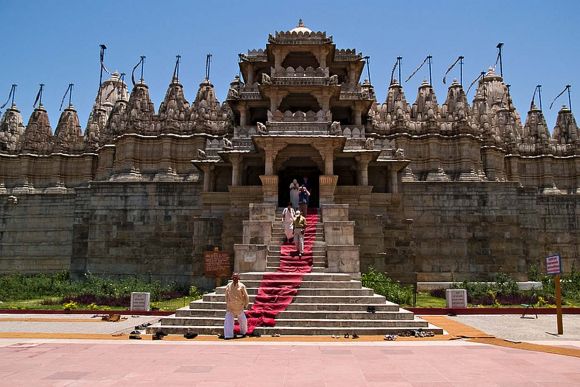 Jainismus: Jain-Tempel in Ranakpur Nähe Sadri, im Pali-Bezirk von Rajasthan.