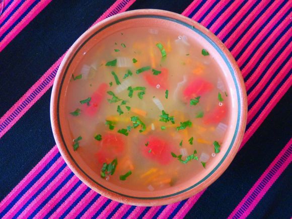 Zuppa semplice di quinoa nel piatto - vedi le ricette su diet-health.info .. Zuppa semplice di quinoa nel piatto - vedi le ricette su diet-health.info ..