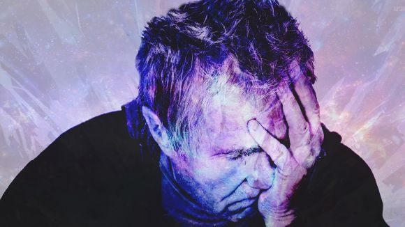 Testa stanca con la mano davanti al viso: la sindrome da carenza di piacere, Dr. Paul Pearsall. Testa stanca con la mano davanti al viso: la sindrome da carenza di piacere, Dr. Paul Pearsall.