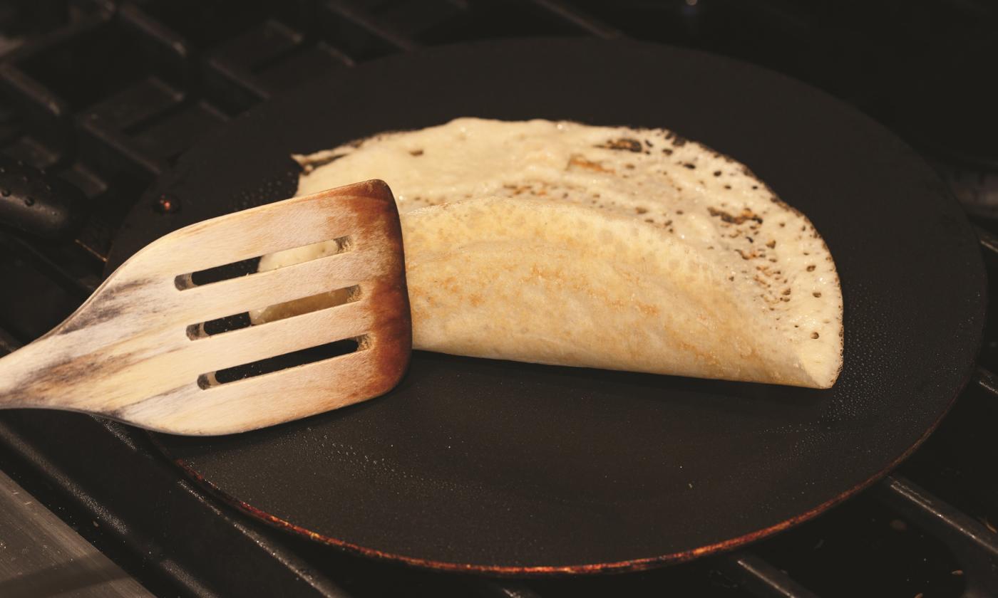 Zubereitung (4/4) von "30-Minuten-Reis-Dosas" aus "Vegane Indische Küche" von Richa Hingle, Seite 247