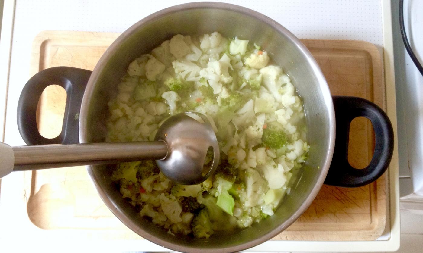 Blumenkohl-Broccoli-Cremesuppe mit Mandeln | Stiftung G+E
