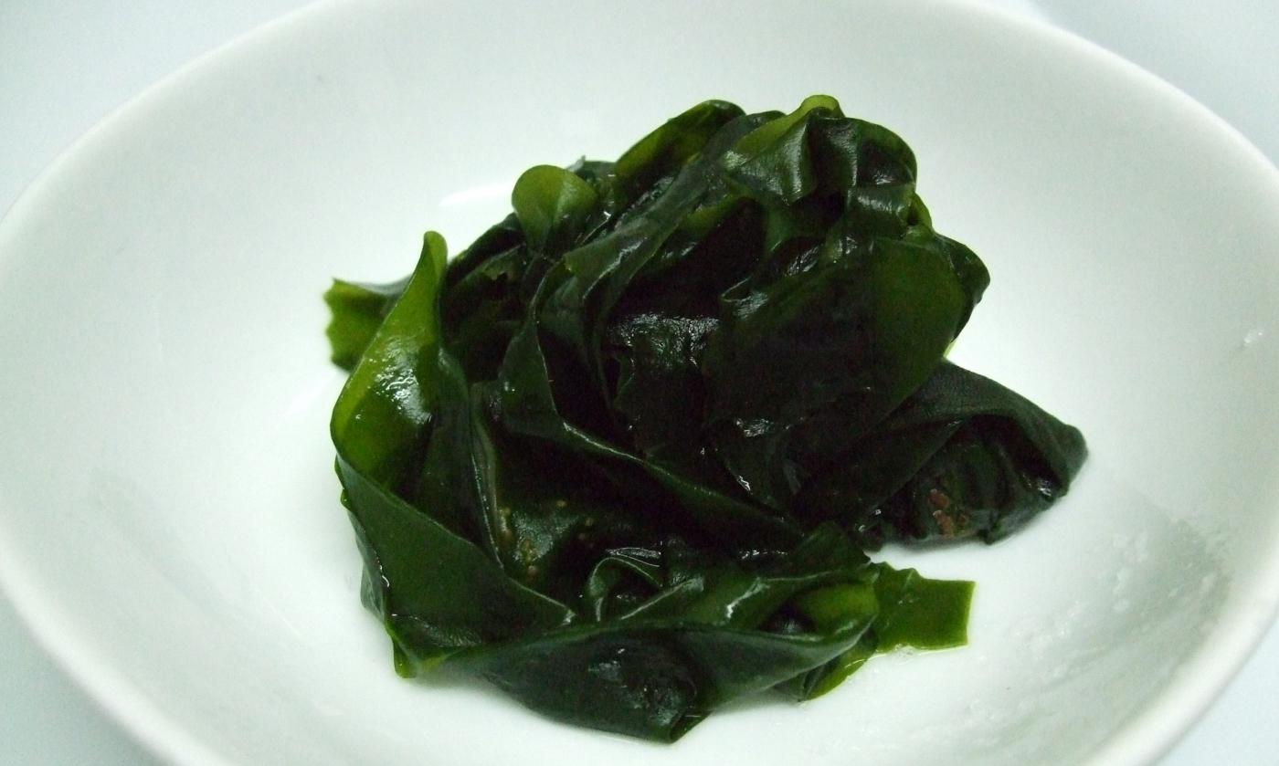 Verdura grezza, non trasformata: wakame crudo. Undaria spp.