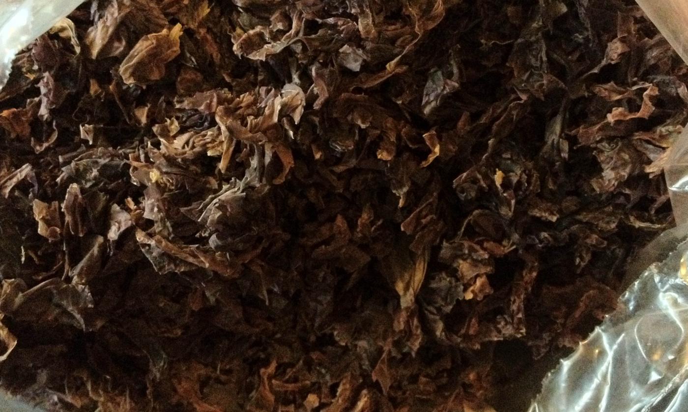 Красные водоросли (водоросли), один из примерно 70 съедобных видов - Porphyra laciniata. Красные водоросли (водоросли), один из примерно 70 съедобных видов - Porphyra laciniata.