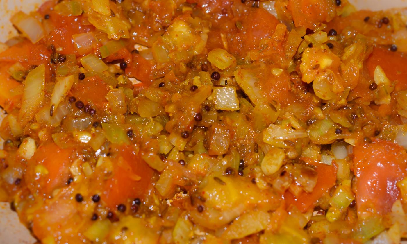 Completed spice preparation for the "Indian drumstick curry with potatoes and tomatoes"