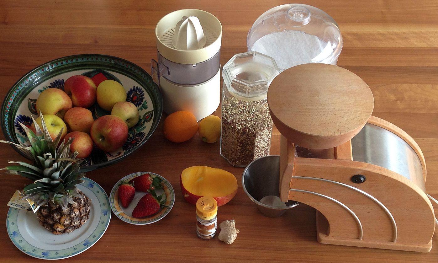 Erb-Müesli - laktosefrei und glutenfrei (vegan, roh) - Zutaten und Geräte dazu, ohne Bananen.