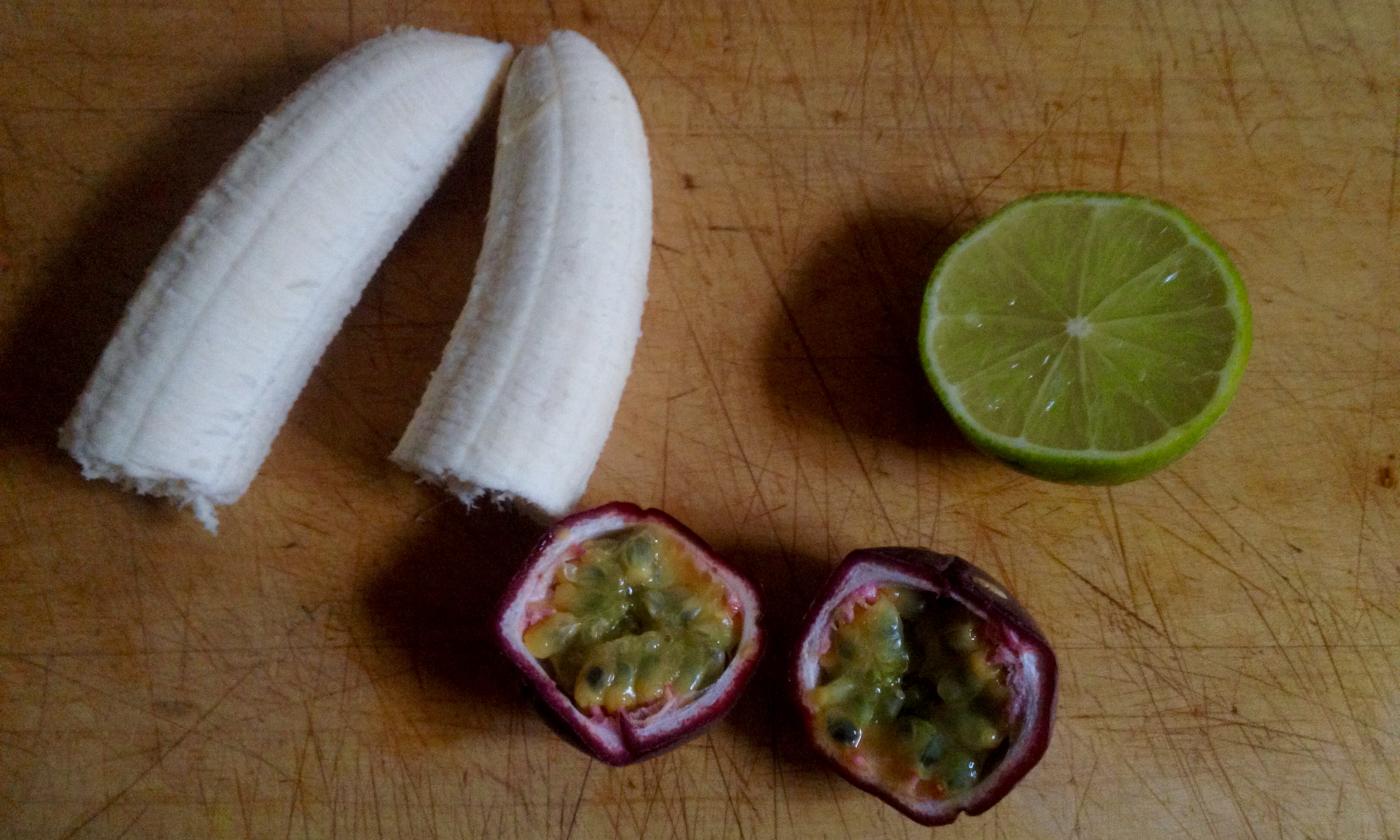 "Samtiger Smoothie" - Mise en Place, hier die Bereitstellung der Zutaten ohne Küchengeräte.