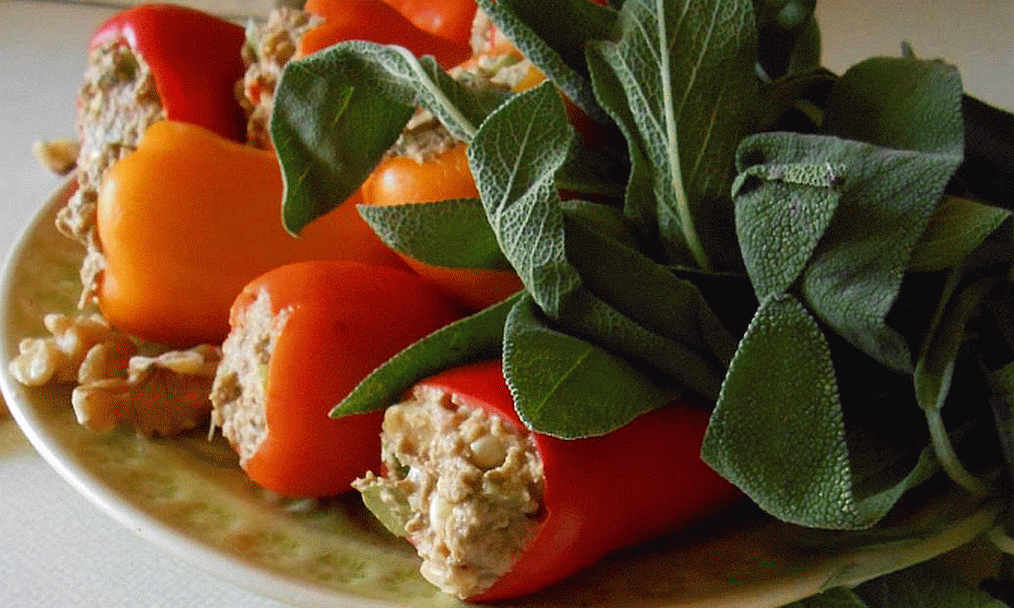Imagen de la receta «Pimientos rellenos de champiñones y nueces», del blog «Tilias Rohkostleben».