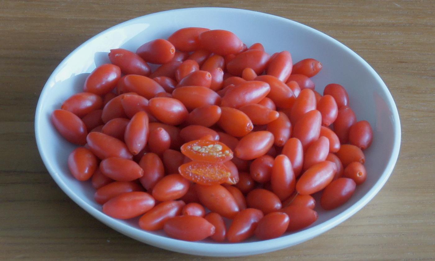 Frische Goji-Beeren in einem Teller.