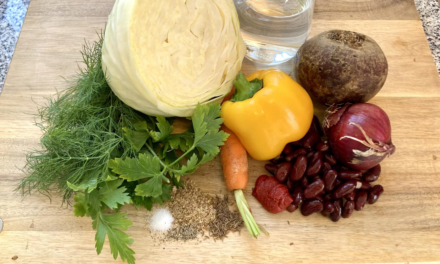 Изображение предоставленных ингредиентов для «веганского украинского борща без масла».
