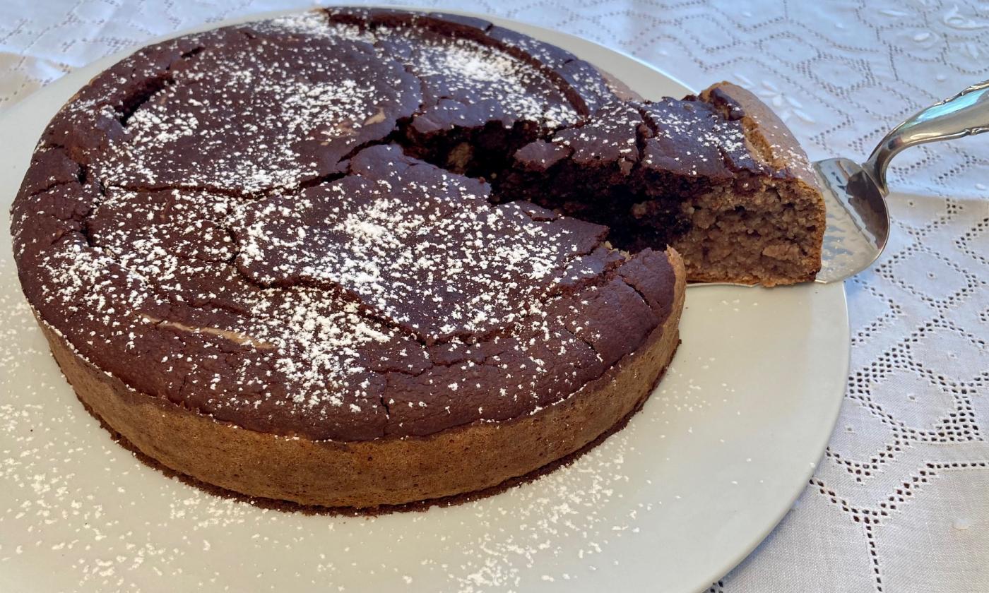 Imagen de un «Bizcocho de mármol vegano, sin aceite ni gluten» terminado.