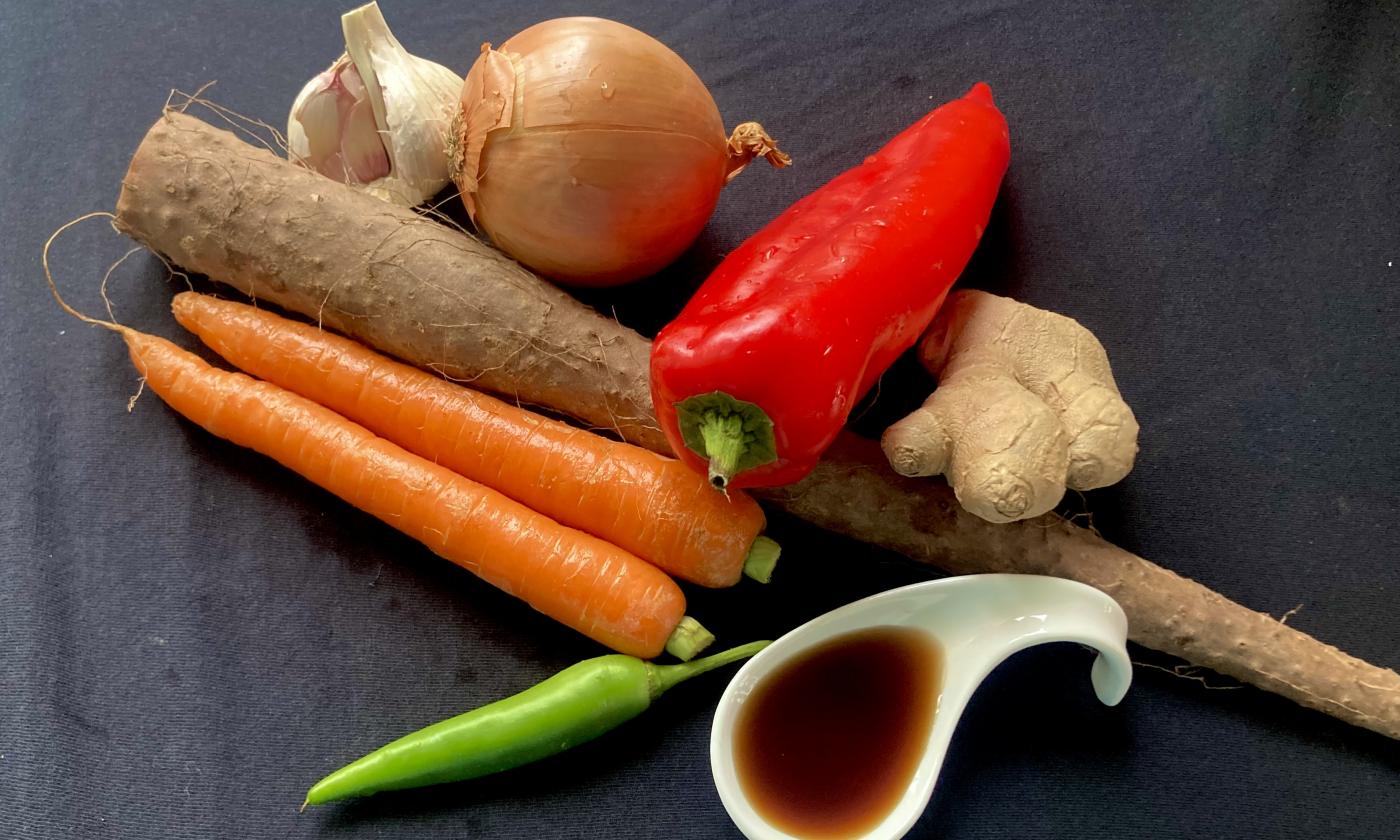 Image of ingredients provided for the "Yam vegetables with pepper, carrot, chili and ginger".