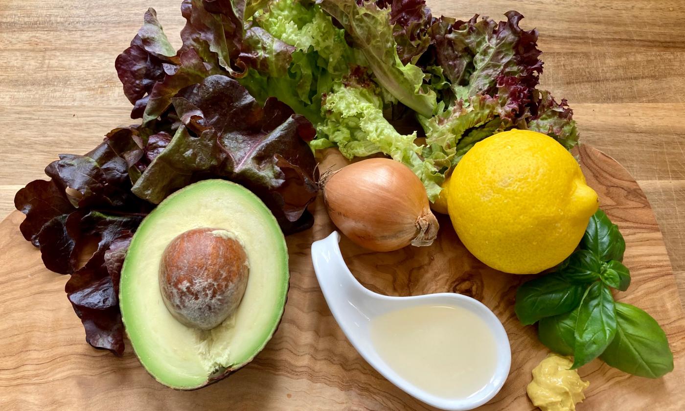 Photo of the ingredients provided for the "oil-free salad dressing with avocado and onion".