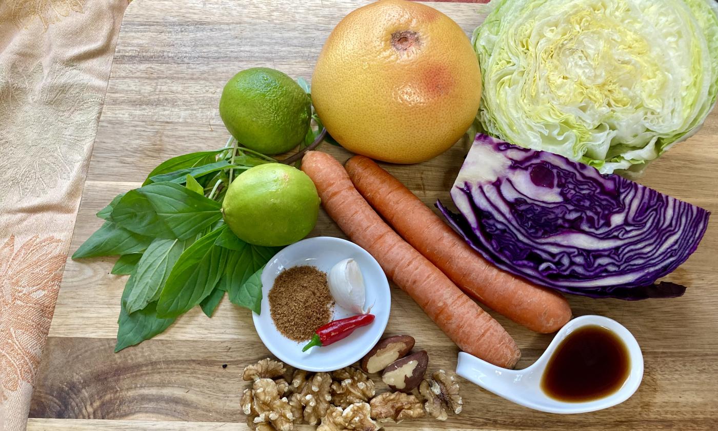Изображение ингредиентов предоставлено для «Зимний салат в тайском стиле с красной капустой и грейпфрутом».