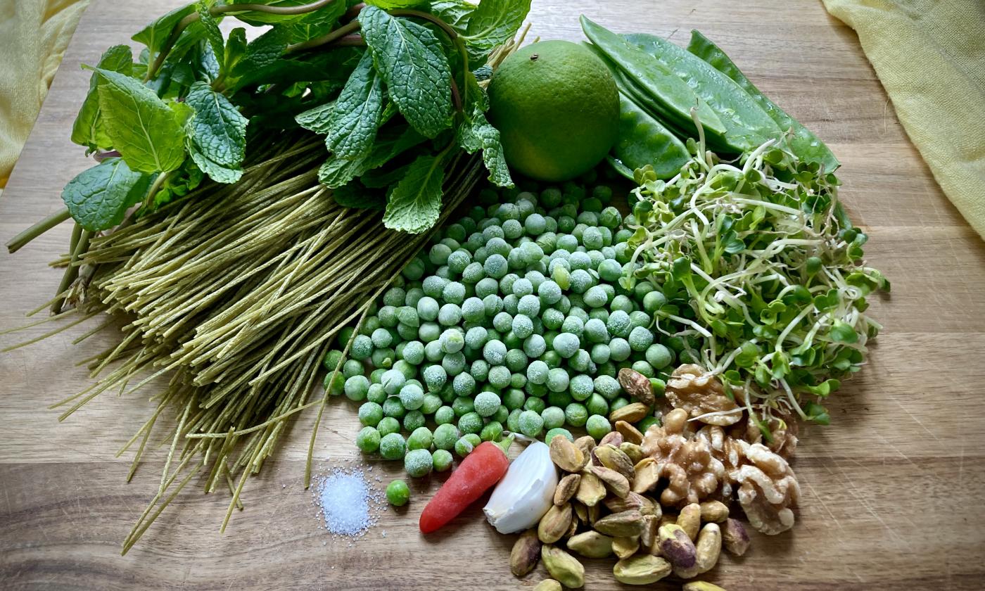 Ingredientes previstos para "Fideos soba con guisantes, brotes y menta (aquí con fideos edamame)".