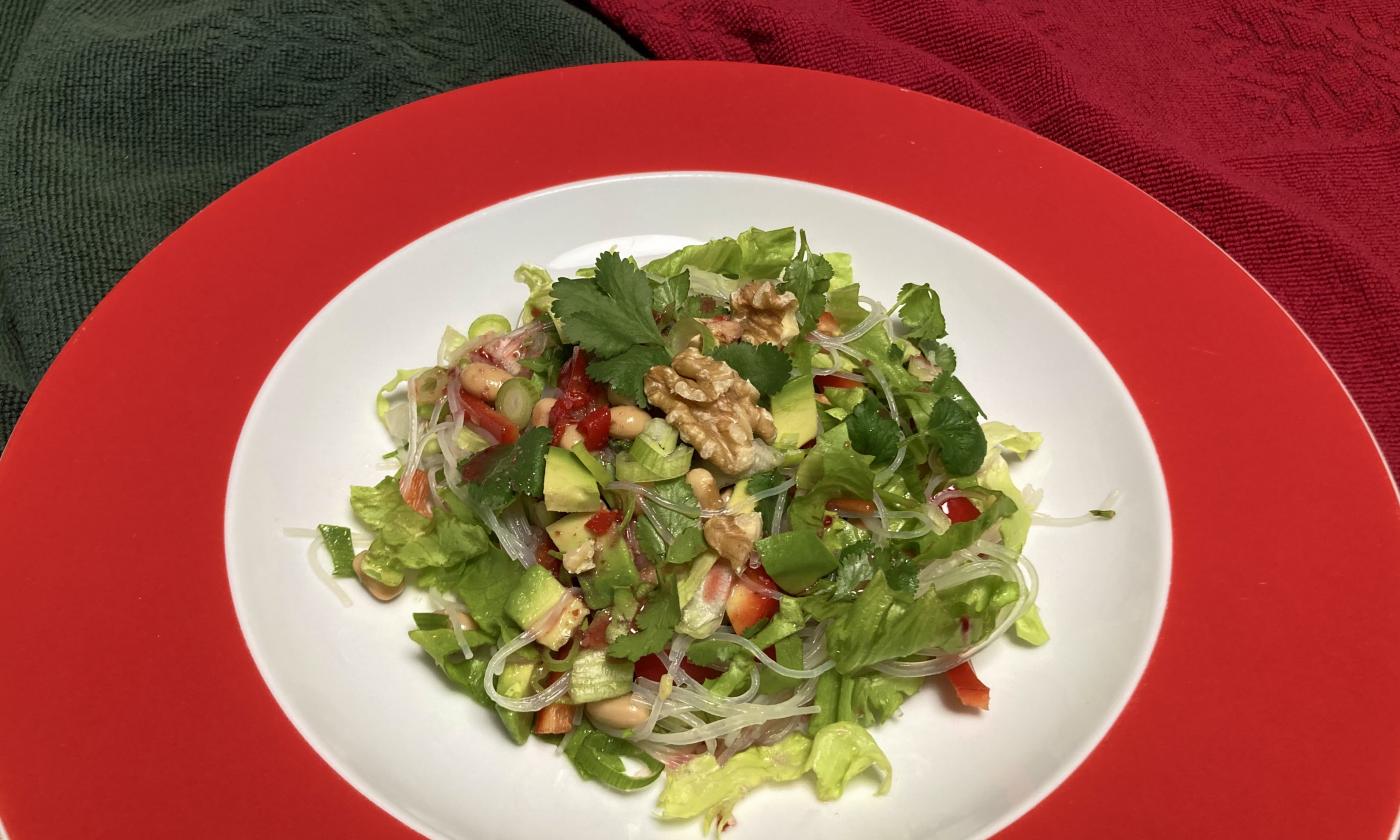 Rezeptbild vom angerichteten "Asiatischen Salat mit gekochten Sojabohnen".