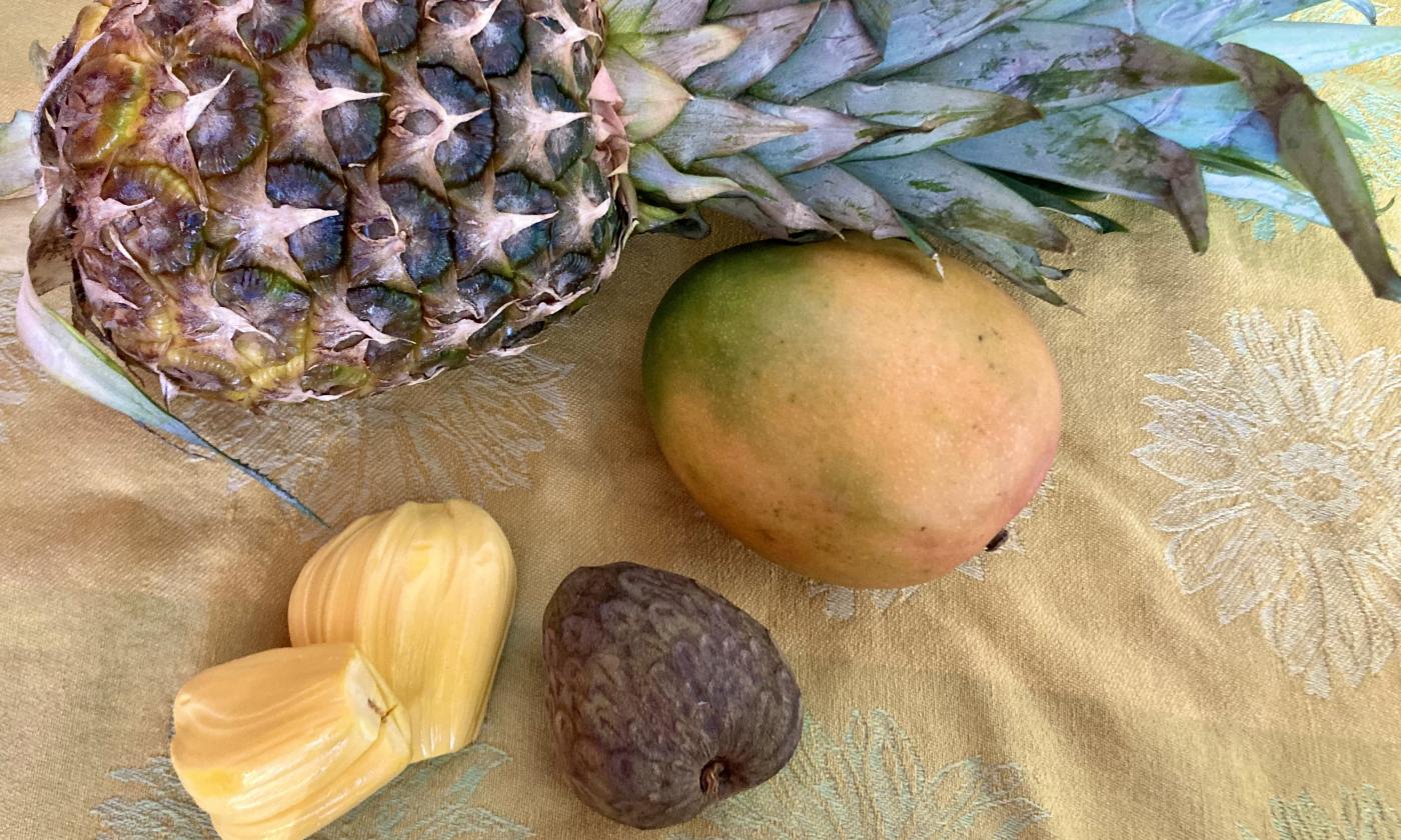 Bild bereitgestellter Zutaten für den "Exotischen Fruchtteller".