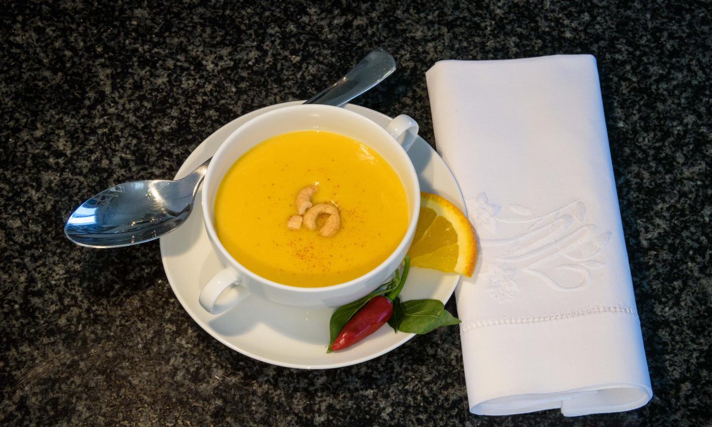 Feurige Kürbis-Suppe mit Ingwer und Kokosmilch | Stiftung G+E