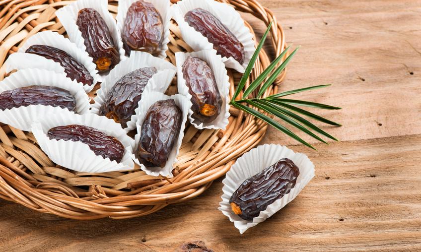 10 Medjool dates in a basket, arranged individually in paper liners. Called Madjool dates in the US. 10 Medjool dates in a basket, arranged individually in paper liners. Called Madjool dates in the US.
