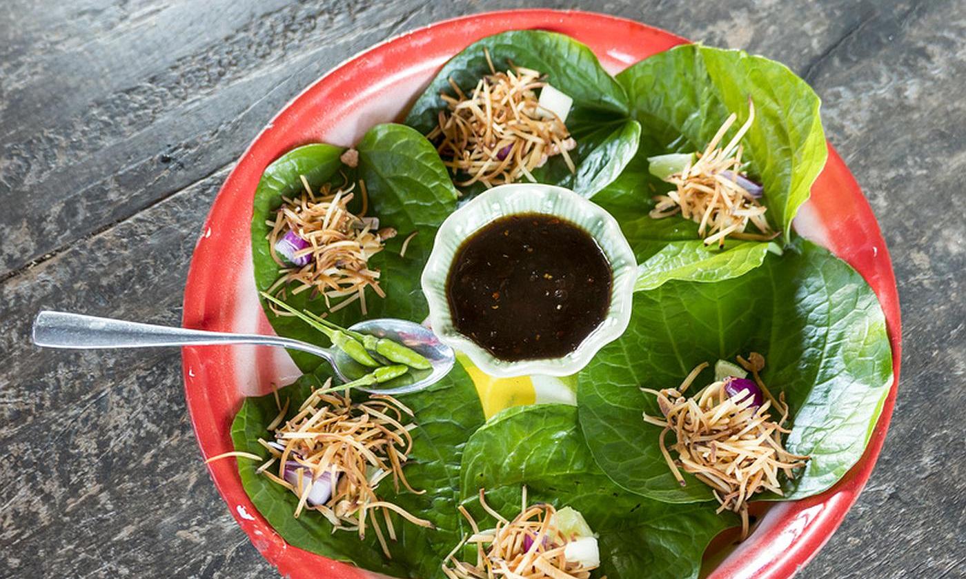 Miang Kham sauce in the center of a plate decorated with salad. Recipe from "Fresh vegan kitchen".