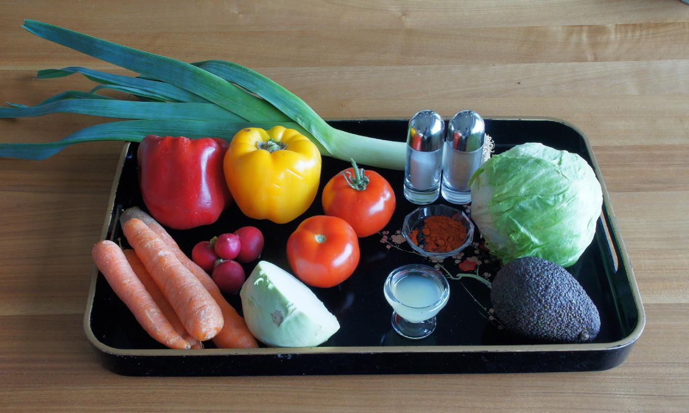 Rohkostsalat mit Avocado-Zitronen-Dressing | Stiftung G+E