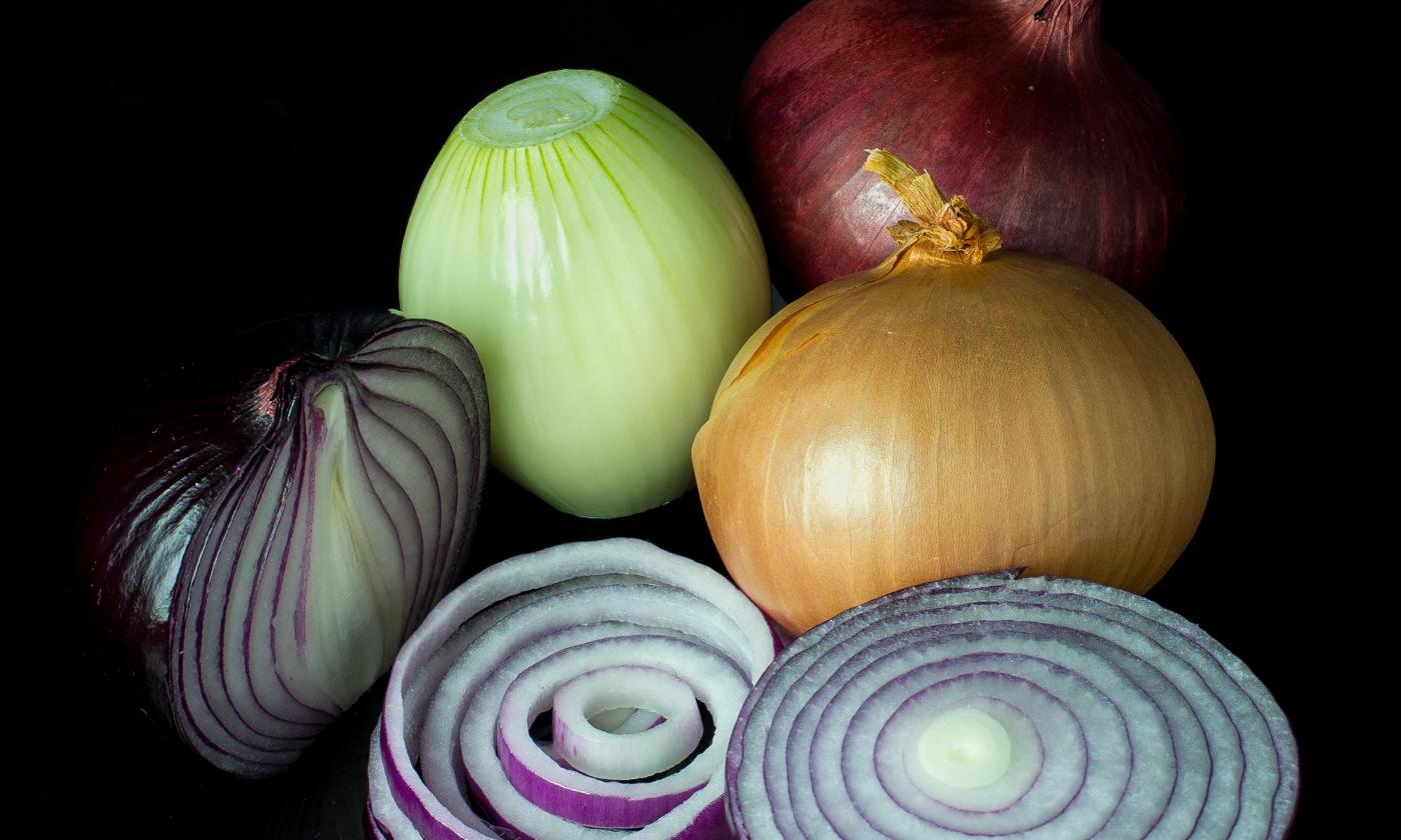 Onion, raw - Allium cepa: various varieties, partly sliced. Onion, raw - Allium cepa: various varieties, partly sliced.