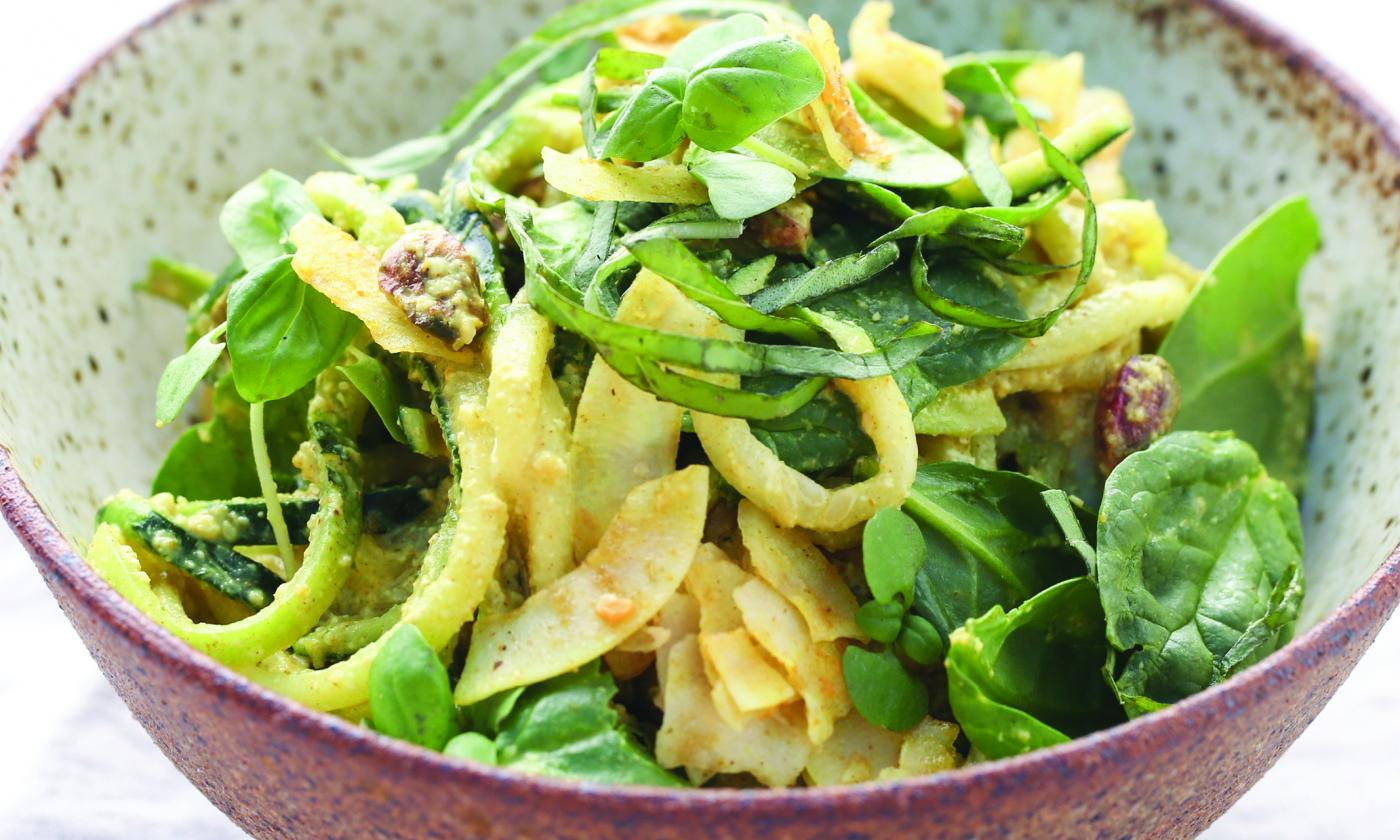 Фото рецепта "Кокосовый карри-боул" из книги "Raw and Radiant", автор Summer Sanders, стр. 148