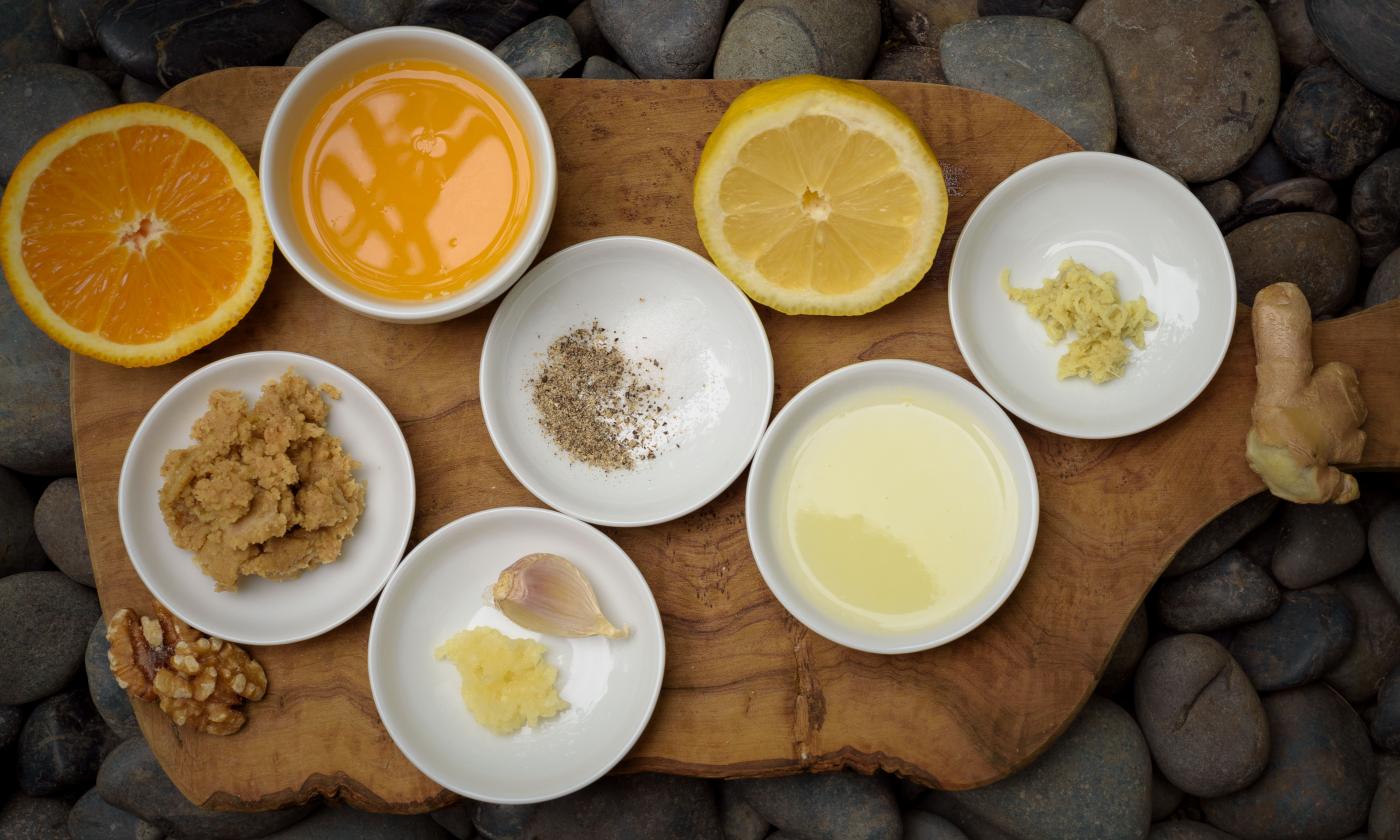 Ready prepared ingredients for the "Oil-free salad dressing with walnuts and orange juice".