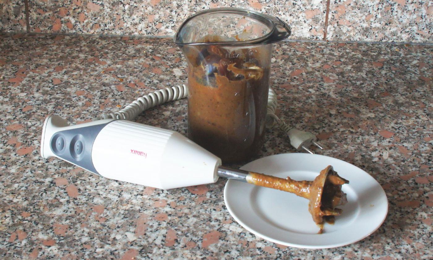 Rohe Schokoladencrème - Die rohe Schokoladencrème nach Verwendung des Stabmixers.