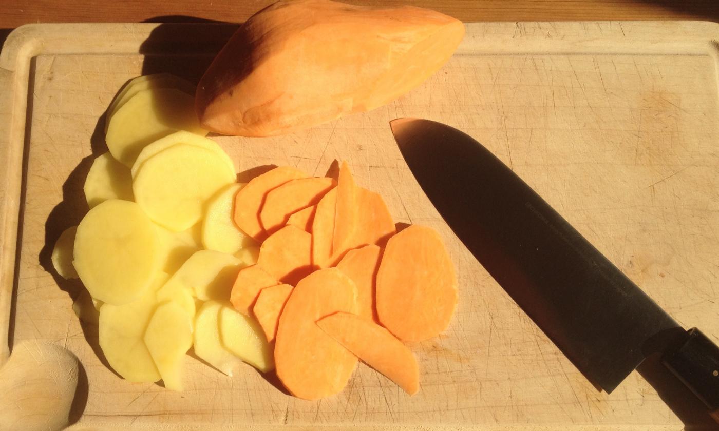 Potatoes and sweet potatoes cut into thin slices for the "Sweet potato gratin with rosemary and soy cream"