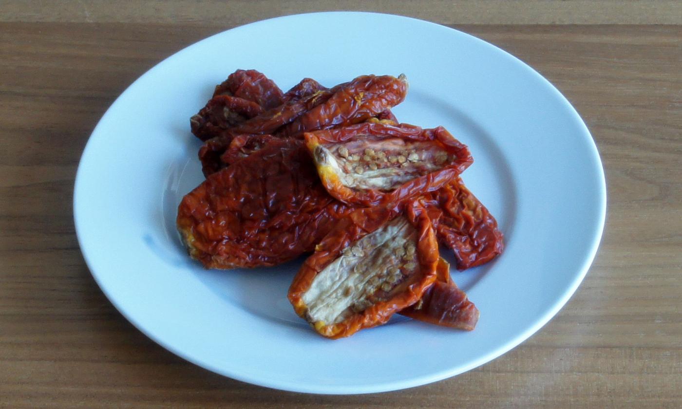 White plate with sun-dried tomatoes (Solanum lycopersicum). Not stored in oil. White plate with sun-dried tomatoes (Solanum lycopersicum). Not stored in oil.