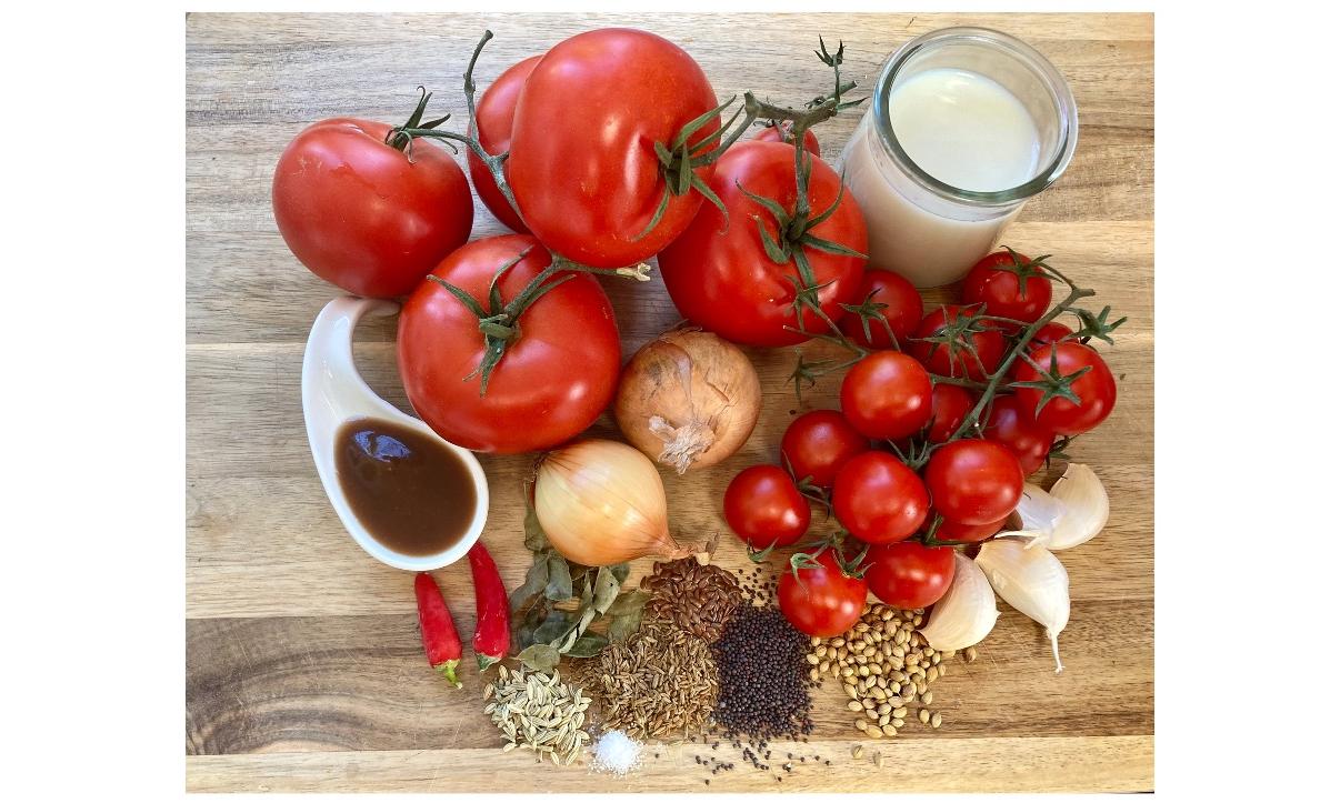 Ингредиенты предусмотрены для «Индийского томатного карри с фенхелем, кориандром и семенами горчицы».