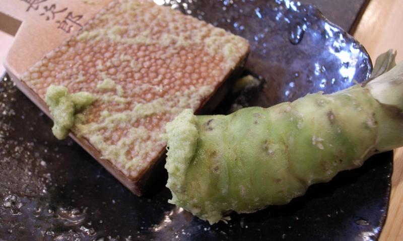 Корень васаби тертый на терке - Eutrema japonica. Корень васаби тертый на терке - Eutrema japonica.