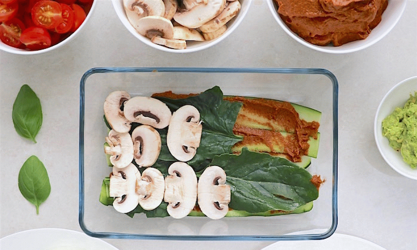 Фото приготовления слоев «лазаньи» с сайта «Rawexotic.com» от Victoria Rast.