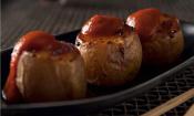 Imagen de la receta «Kartoffeln in Bravasauce - Patatas bravas» del libro «Vegane Tapas», página 53