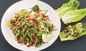 Rezeptbild "Aromatischer Thai-Salat" aus "Fresh vegan kitchen" von D. & C. Bailey, Seite 75