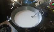 La crema (nata) de coco es un líquido prensado de la carne rallada del coco.