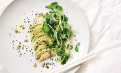 Rezeptbild "Nashi-Avocado-Salat" aus "Everyday Raw Detox", von Matthew Kenney, Seite 118