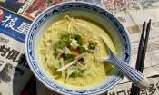 Foto der angerichteten "veganen kalorienarmen Laksa-Suppe mit Shirataki Nudeln".