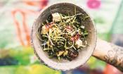 Rezeptbild "Seaweed, Wild Rice, Tofu, Sesame and Spring Onion Salad" aus "Wholefood ...", S. 41
