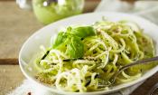 Rezeptbild "Zucchini-Spaghetti mit Hanf-Pesto und Mandel-Parmesan" aus dem Buch: "Be Faster, Go Vegan", Seite 119