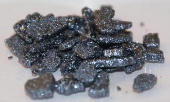 Iodine-Kristalle, Iod in kristalliner Form.