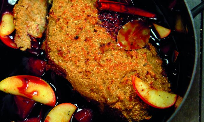 Asado navideño de Bárbara con salsa de vino tinto y ciruelas