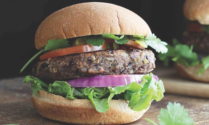Hamburger di fagioli e noci vegani molto semplici