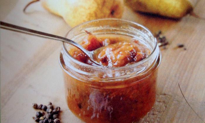 Chutney di pere con uvetta, cannella e scorza d'arancia