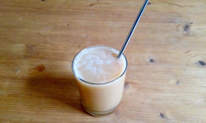 Limonata vegana cruda allo zenzero