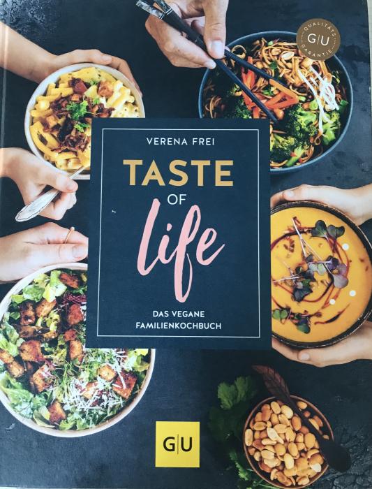 Buchcover: "Taste of life - das vegane Familienkochbuch", von Verena Frei.