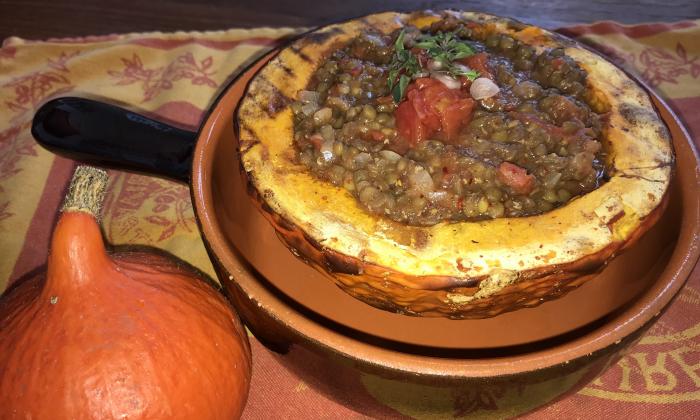 Stuffed Hokkaido pumpkin with lentils and tomatoes | Foundation G+E