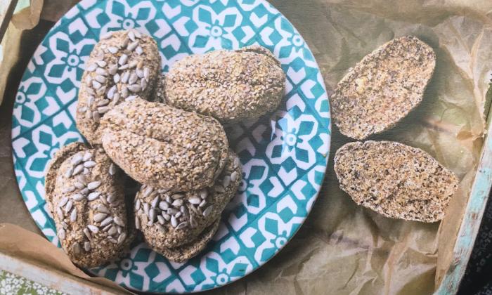 Muffin vegani crudi con mandorle e semi di lino