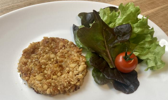 Soybean patties with oat flakes, onion and garlic | Foundation G+E